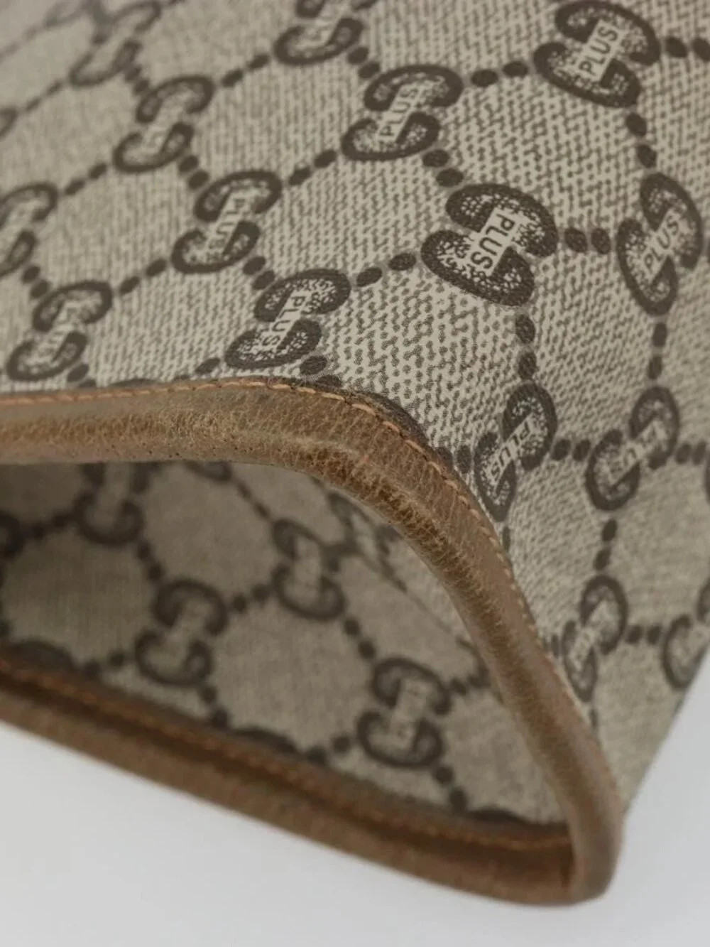 GUCCI GG Plus Supreme Clutch Bag PVC Beige Gold Auth 184487